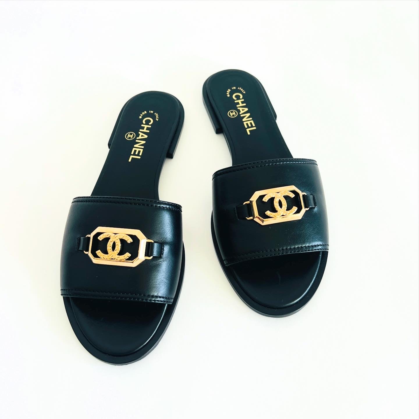 Chanel Logo Slides Sz 40