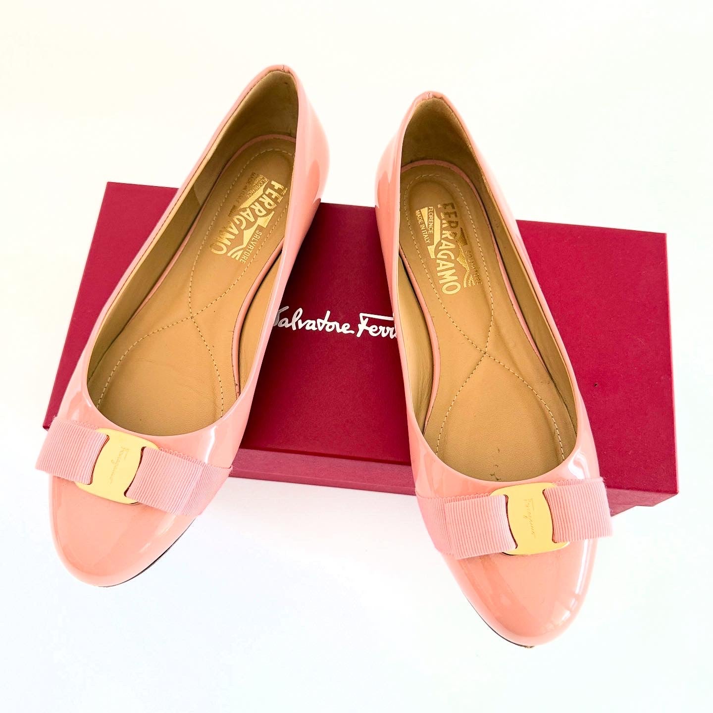 Ferragamo Varina Flats Sz 8