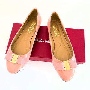 Ferragamo Varina Flats Sz 8