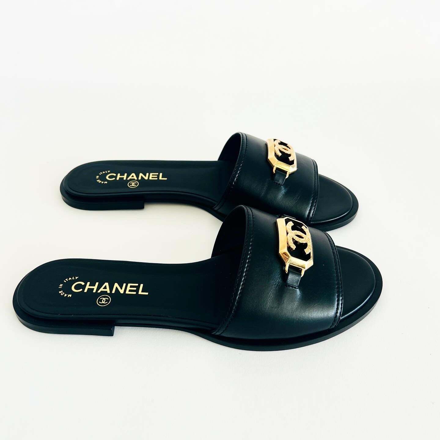 Chanel Logo Slides Sz 40