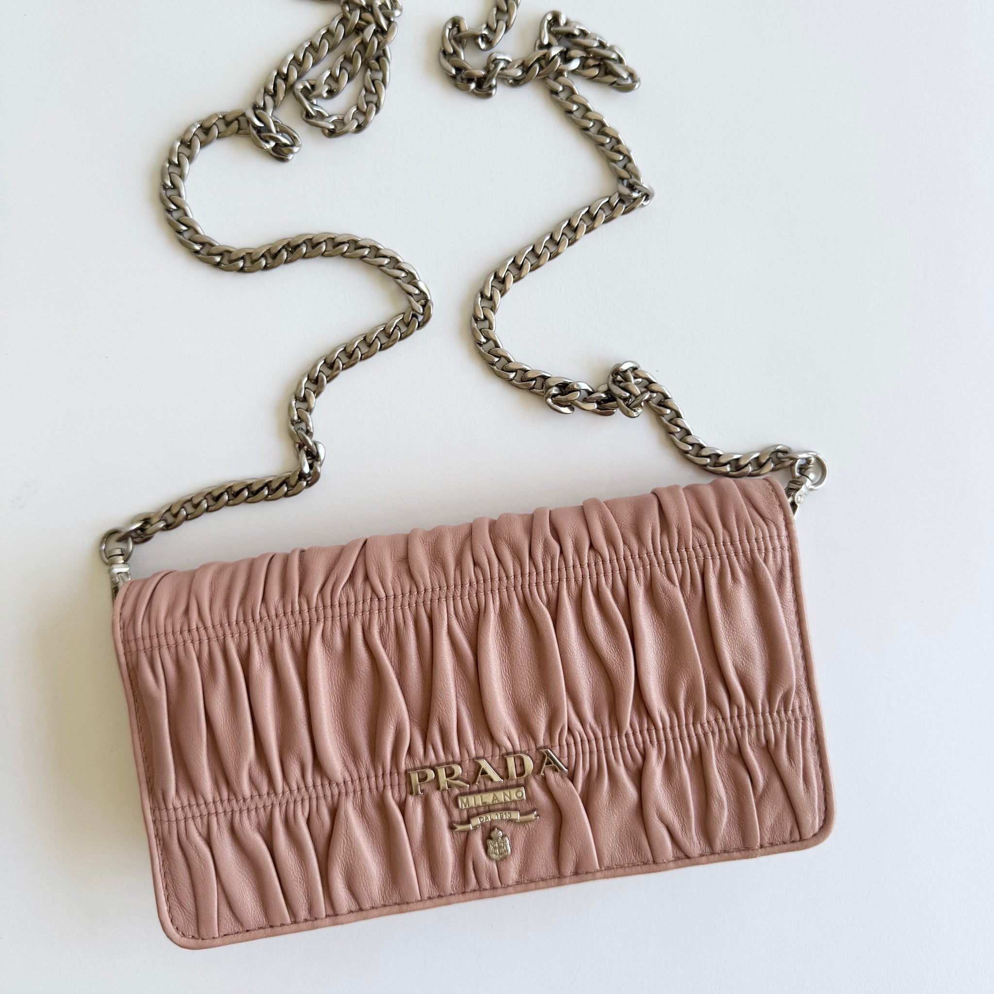 Prada Wallet on Chain